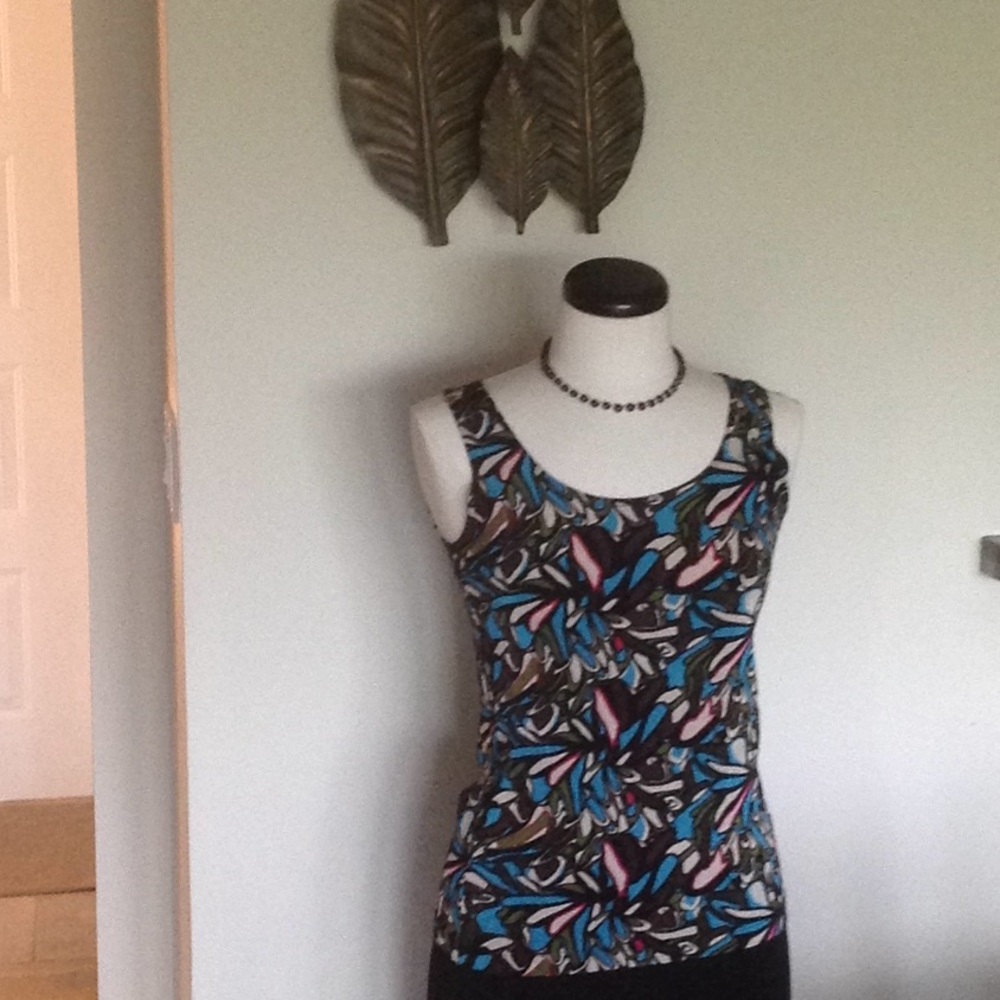 Chico Travellers Tank. Multi color print. Size 0